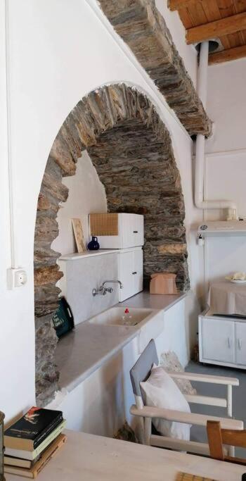 شقة Koronos  في Naxos Mountain Retreat - Tiny House Build On Rock المظهر الخارجي الصورة